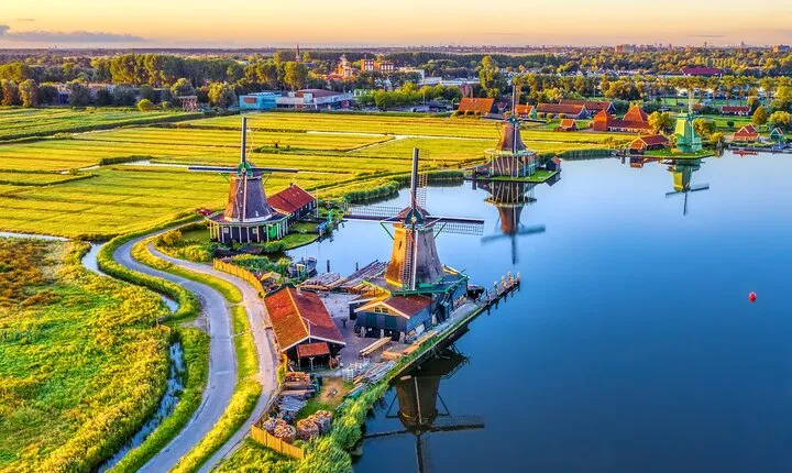 Half Day Private Tour by Luxury Car to Windmills Near Amsterdam