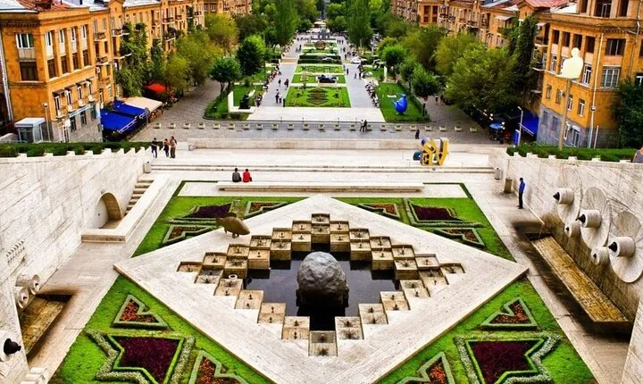 Yerevan: City Highlights Layover Tour from Zvartnots Airport