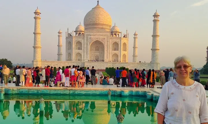 From Delhi: Taj Mahal, Agra Fort & Baby Taj with 5-Star Lunch