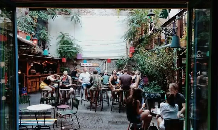 Secret Ruin Bar Crawl in Budapest with a Local