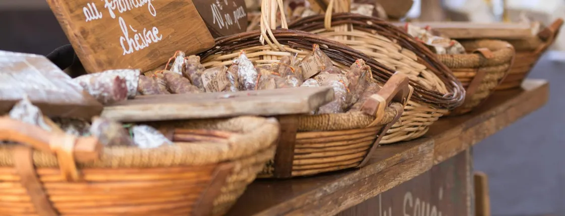 Sarlat market and Dordogne culinary tour with tastings