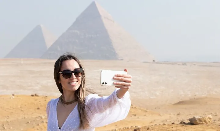 Hurghada: Cairo Pyramids, Sphinx & Egyptian Museum Day Trip