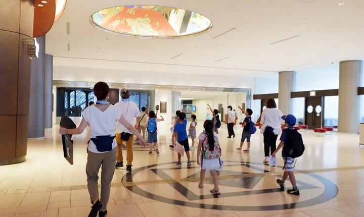 Explore Tokyo Metropolitan Theatre in English and Chinese