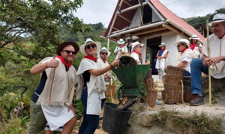 Coffee Tour & comuna 13 & cable car