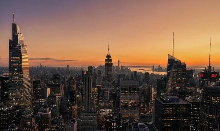 Spider-Man Filming Locations in New York Tour with Private Guide