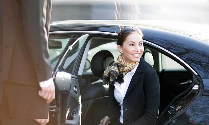 One Way Private City Transfer from Agra to Delhi