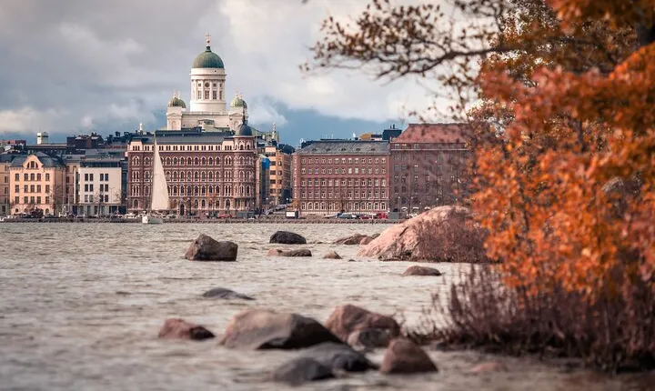 Helsinki walking tour with a city planner