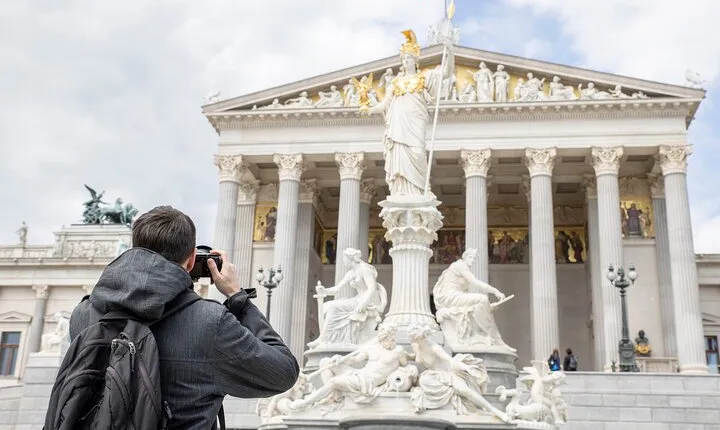 Photo tour to the most beautiful buildings in the city of Vienna