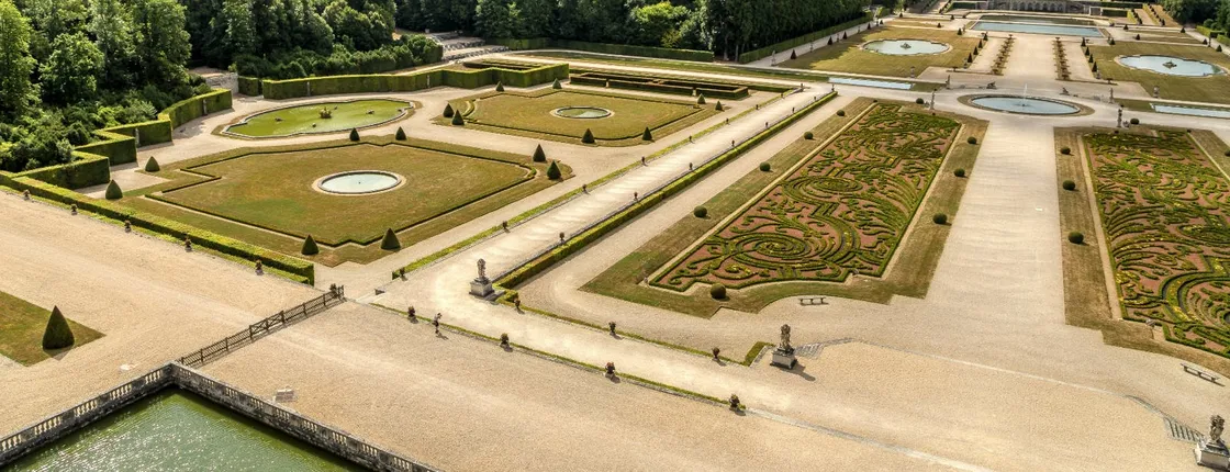 Audioguided visit of Fontainebleau and Vaux le Vicomte