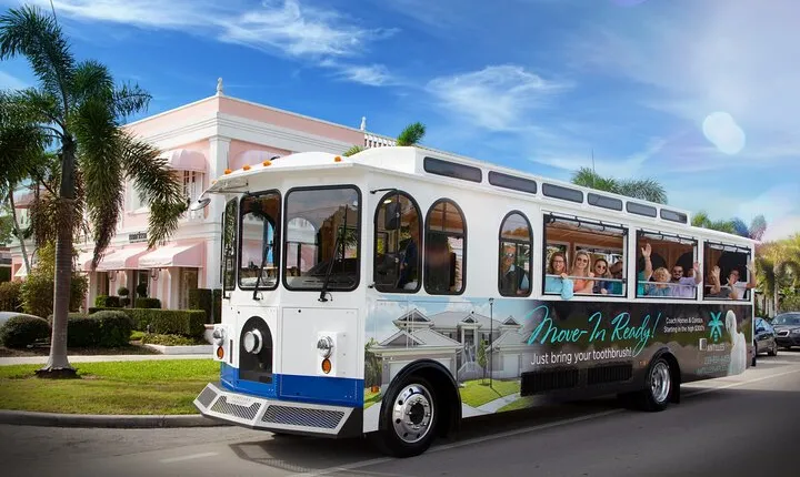 Guided Tour of Naples on a Vintage Trolley (Hop on - Hop off)