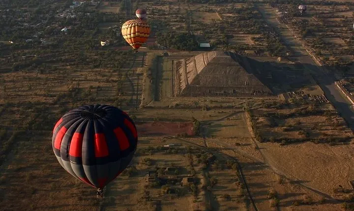 Teotihuacan shared Hot Air Balloon Ride and Private Tour