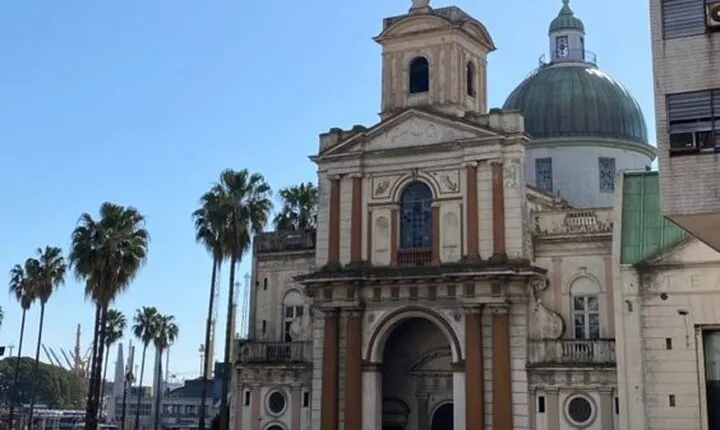 Montevideo Must-See Sites Walking Tour with a Guide