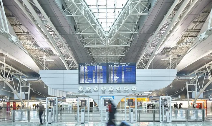 Matosinhos Private Transfer to Oporto Airport