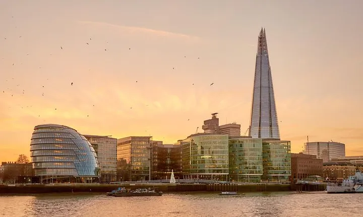 Four Centuries of Entertainment on London's South Bank: A Self-Guided Audio Tour