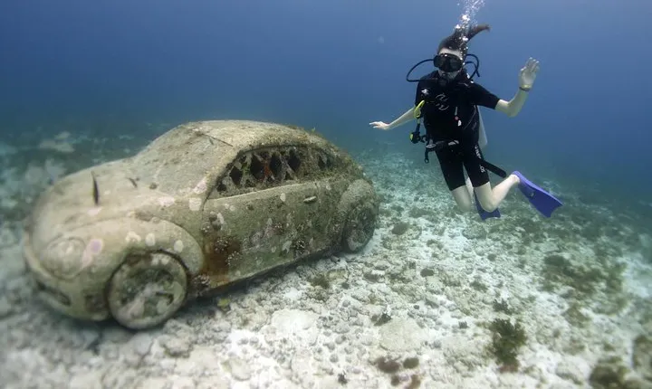 Scuba diving at MUSA the underwater museum for certified divers