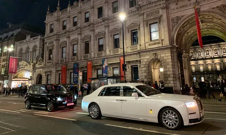 Private Transfer Heathrow or Gatwick to London w Luxury Car/Van