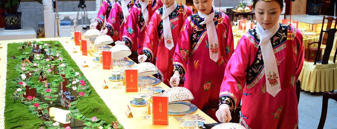 Jingshan Hill, Beihai Park and Old Beijing tour with imperial meal