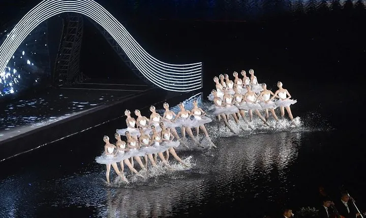 Skip the Line: Impression West Lake Show Ticket with Pick-up Transfer