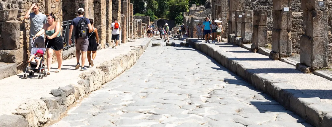 Pompeii and Herculaneum guided tour with local lunch