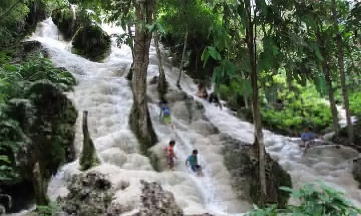 Private Chiang Mai Tour to Bua Thong Waterfalls and Ziplining
