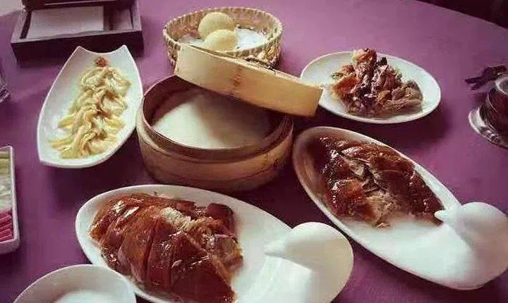 Prince Gong Mansion,Take tourist to taste Beijing Cuisinel&snacks
