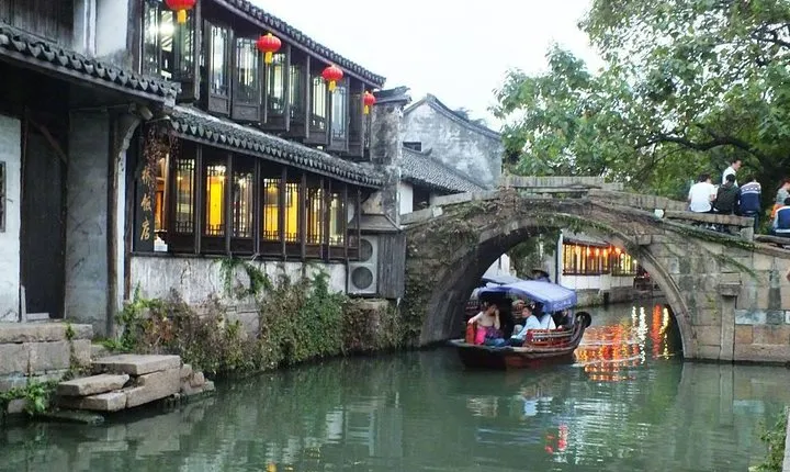 Suzhou Private Transfer to Zhouzhuang Water Town with Shanghai Drop-off Option