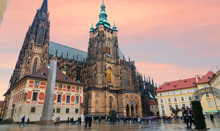 Private Tour Full-Day Trip from Bratislava to Prague Castle