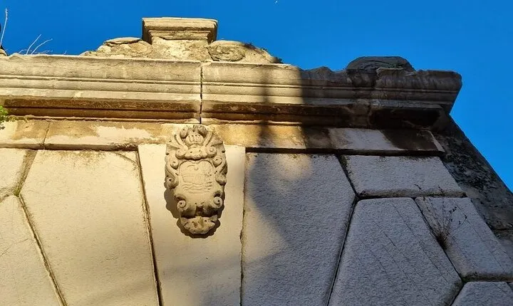 Shadows of the Past: Corfu Town Dark History Walking Tour