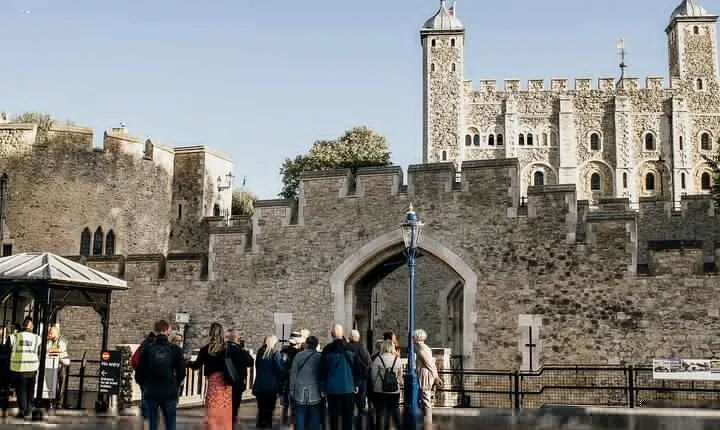 Tower of London Tour with Crown Jewels & Cruise