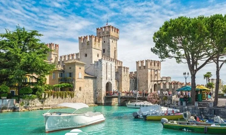 From Milan: Verona, Sirmione and Lake Garda Tour with Boat Cruise