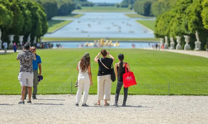 Versailles Palace Guided Day Tour and Trianon from Paris