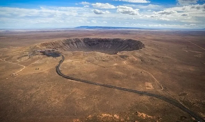 Northern Arizona Meteor Crater and Walnut Canyon from Phoenix - Private Tour
