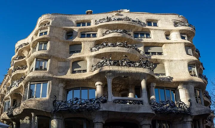 La Pedrera Casa Milà Guided Tour with a Local Guide
