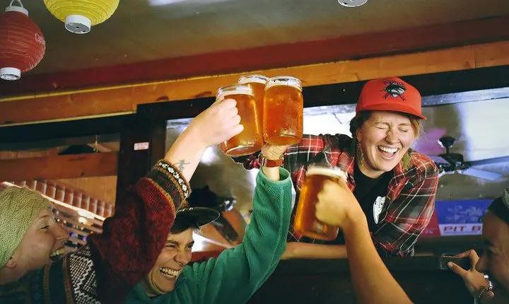 Nightlife of Vienna (Fun, Food, Drinks & Party) - Private tour with a local