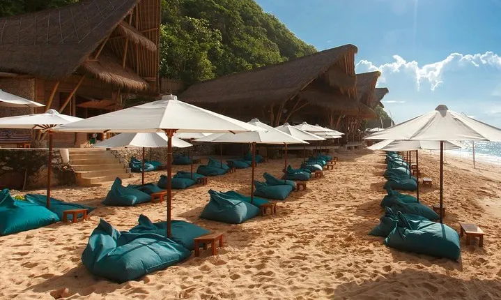 Beachcomber at Bali's Bukit Peninsula