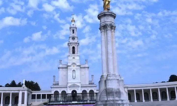 Private Full Day Tour To Fatima, Batalha, Nazaré and Óbidos