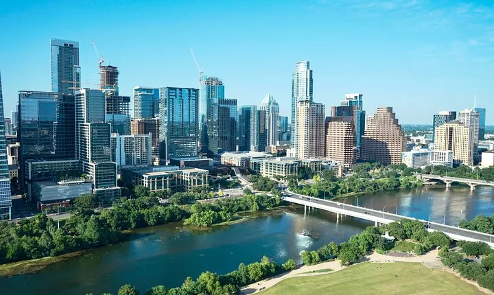 20 Minutes Downtown Austin and Lake Austin