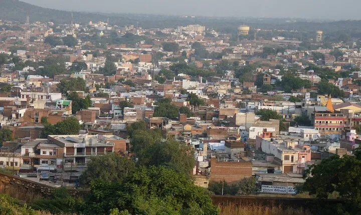 Heritage & Cultural Walk of Jhansi (2 Hours Guided Walking Tour)