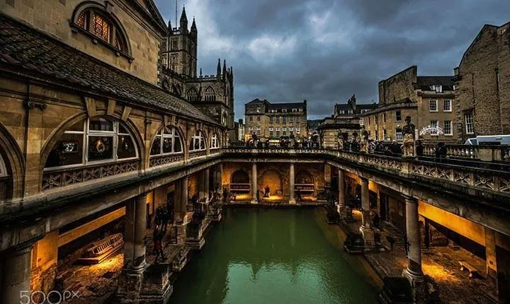 Bath Day Trip From London With Private Transfer in Range Rover