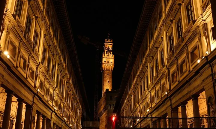 Florence Crimes and Murders Walking Tour with Food Tastings
