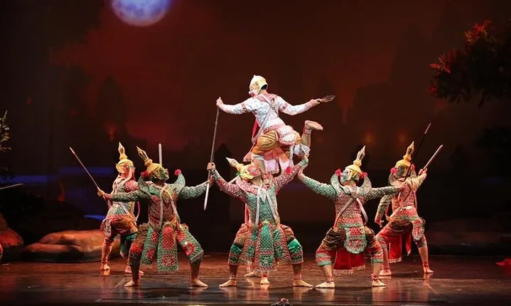 Private tour Bangkok Temple and Thai Classic Masked Show