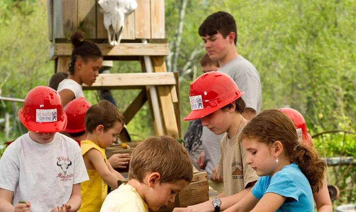 Gem Mining and Goat Farm Walking Tour in Hendersonville