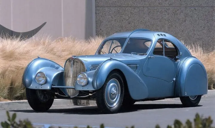 2 hours Paris Private Vintage Car Tour with hotel Pick up and Drop