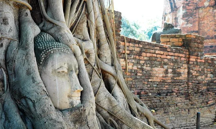 Explore the ancient capital of Ayutthaya by tuk-tuk