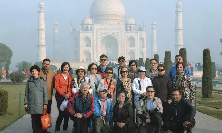 One day Agra sightseeing and drop at Delhi airport