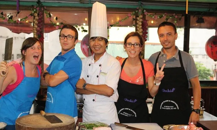 Hanoi Cooking Class and Market Tour in Ancient House