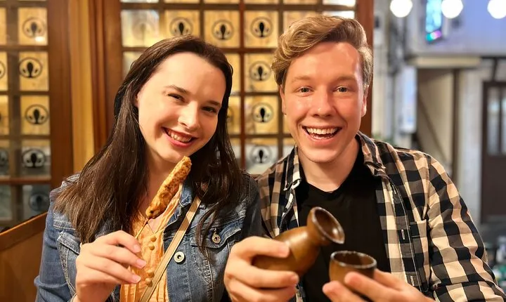 13 Foods + 2 Drinks + Etiquette! Tokyo Shinjuku Tour