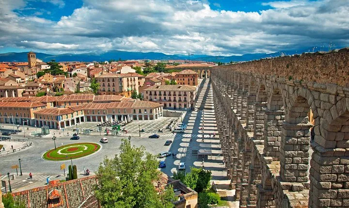 Ávila & Segovia and Alcazar Day Tour from Madrid lunch included