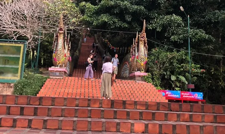 Half Day Morning Wat Pha Lat & Wat Phra That Doi Suthep Tour