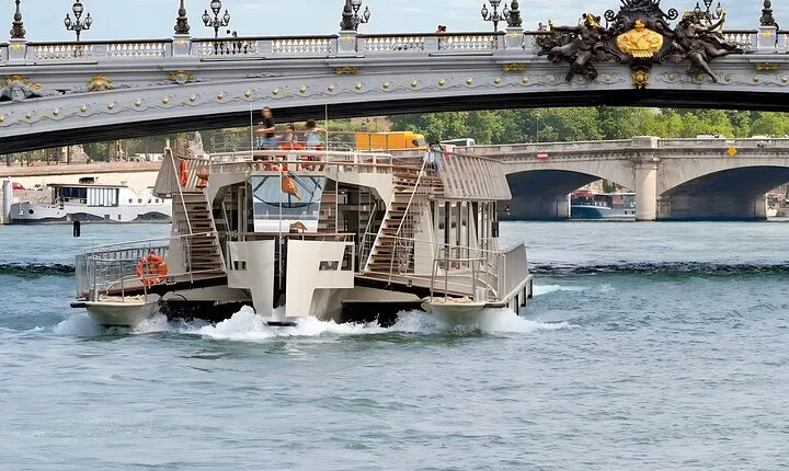Seine River 1 Hour Sightseeing Cruise from the Eiffel Tower